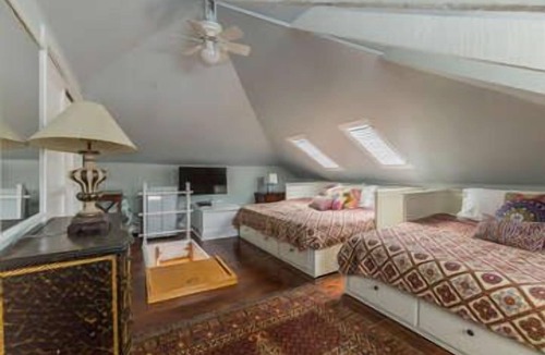 Annapolis House | Behold your perfect Annapolis getaway home! Gorgeous 4 bdrm, 2.5 bath with breathtaking views of the Chesapeake Bay