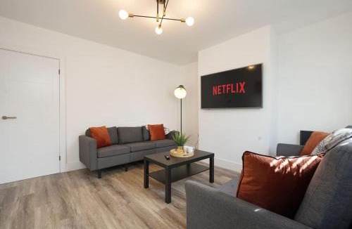 Sheffield House | Beighton - 3 Bed Spacious Home with FREE Parking, Great for Groups & Families - Hosted by Stay Host Save