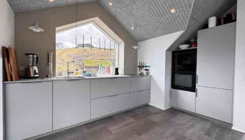 Stykki House | Beitisstova - Mesmerizing Sea & Mountain Views