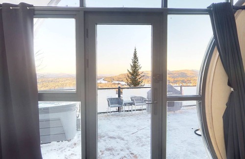 La Conception RV Rental | Bel Air Tremblant SNAIL DÔME : 1 LIT KING, JACUZZI, SAUNA