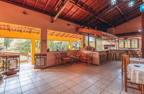 Jardim Shangri-La House | Belíssima Chácara em Atibaia de Fácil Acesso a Fernão Dias