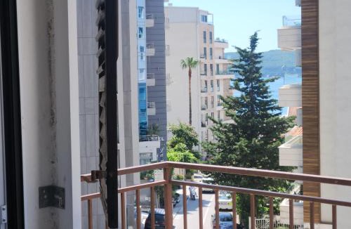 Rafajlovici House | Bela kuća studio apartments-Na korak do mora-A step to the sea