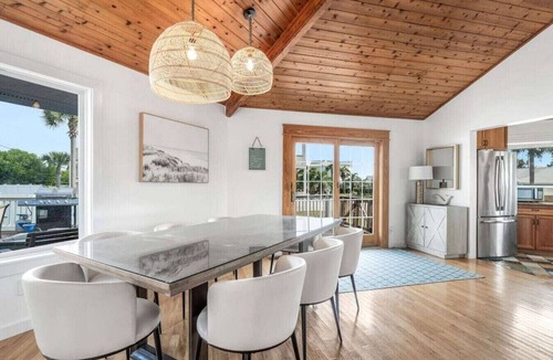 Santa Monica House | Belaire Bungalow - Gulf Escape, Steps to Beach