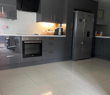 Castlereagh House | Belfast MACs double & single bed ensuite room