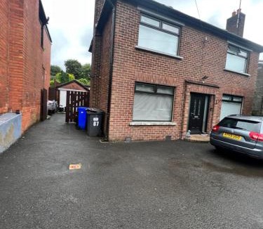 Castlereagh House | Belfast small Bunkbed cabin-own access & ensuite