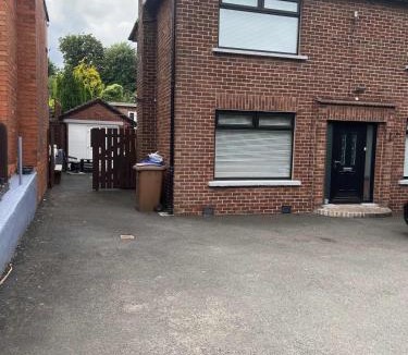 Castlereagh House | Belfast small Bunkbed cabin-own access & ensuite