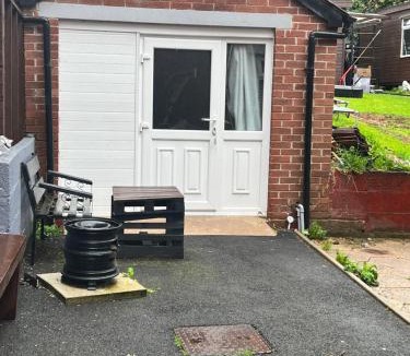 Castlereagh House | Belfast small Bunkbed cabin-own access & ensuite