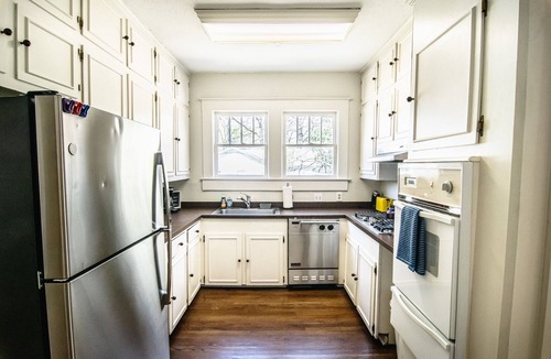 Greater Belhaven House | Belhaven Beauty 3BR/2BA Near Belhaven College & Med Center