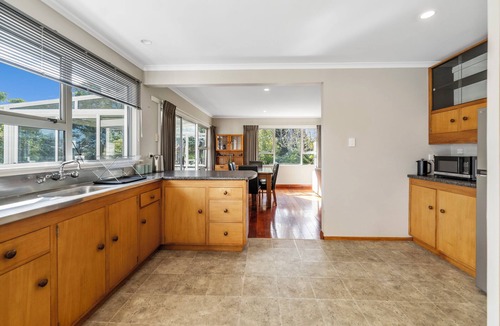 Kaitake House | Bell Cottage - Oakura Holiday Home