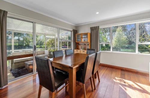 Oakura House | Bell Cottage - Oakura Holiday Home