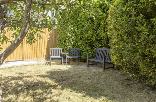 Headington Apartment | Bell House Oxford - The Cloakroom