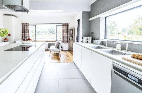 Birdham House | Bell Lodge 'AA Five Star' home close to West/East Wittering beaches sleeps 14