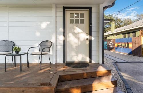 South Central Houston Apartment | Bell Studio Nestled Nook #3 in D'Heart of Eastwood