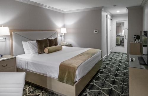 Burns Park Hotel | Bell Tower Hotel