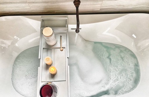 Amity Bed & Breakfast | Bella Collina Bed & Breakfast