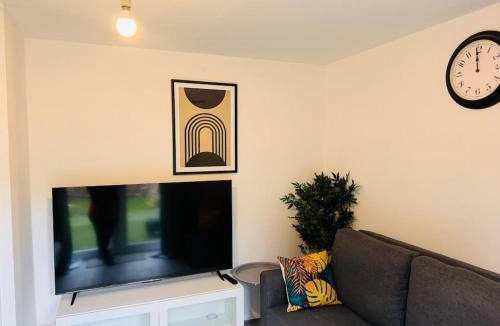 Havering Apartment | Bella Homes-Spacious 4 bedroom Modern Town house Romford