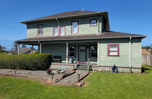 Bayview House | 'Bella Rose' Lovely Eureka Home Near Redwoods!