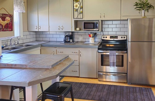 Bayview House | 'Bella Rose' Lovely Eureka Home Near Redwoods!