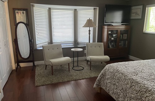 Stuart Bed & Breakfast | Bella's a Tropical Treasure ROOM#2 no fees Queen bed, private bath