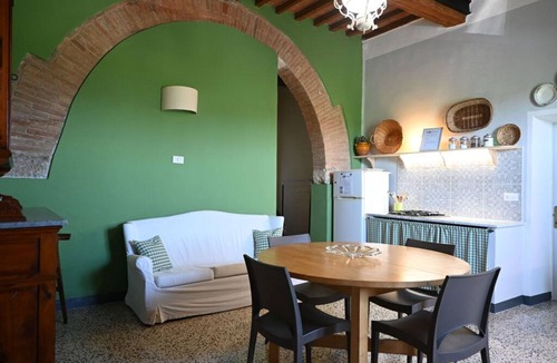 Vada House | Bella Valle 3 Campagna, Relax in Giardino, Mare a 2 km e la Toscana Tuta Intorno