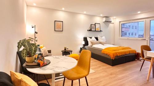 Hanau Apartment | Bellahomes Boutique Studio mit Klima 5th Floor Balkon mit Schlossblick