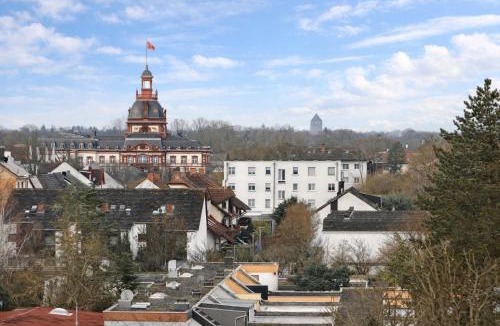 Hanau Apartment | Bellahomes Boutique Studio mit Klima 5th Floor Balkon mit Schlossblick
