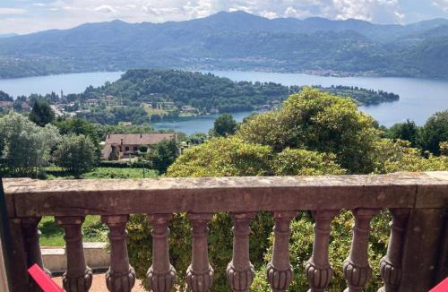 Miasino Apartment | Bellavista in palazzo storico e deliziosa vista lago!