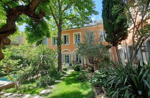 Historic Centre House | Belle et Ancienne Maison Dans le Centre Historique, Jardin et Bassin