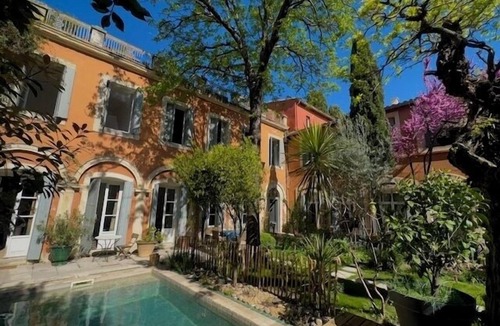 Historic Centre House | Belle et Ancienne Maison Dans le Centre Historique, Jardin et Bassin