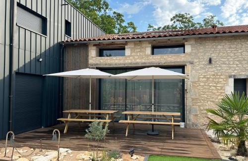 Chasseneuil-du-Poitou House | Belle longère rénovée avec piscine à 5 minutes du Futuroscope