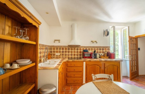 Grans House | Belle Villa Provençale Dans Parc Paysagé Avec Piscine/sauna/balnéo + Dépendances