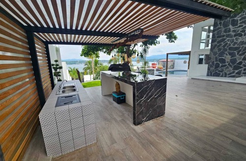 Tequesquitengo House | Belle Vue" house, with a spectacular view of the Tequesquitengo Lake.