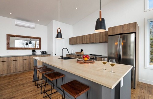 Les Eboulements Ski Chalet | Bellevue 169: Luxe Chalet with Breathtaking Views