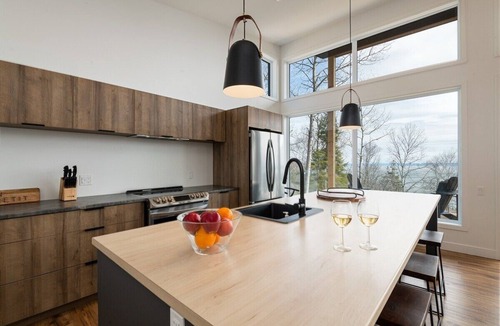 Les Eboulements Ski Chalet | Bellevue 169: Luxe Chalet with Breathtaking Views