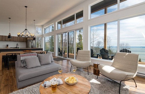 Les Eboulements Ski Chalet | Bellevue 169: Luxe Chalet with Breathtaking Views
