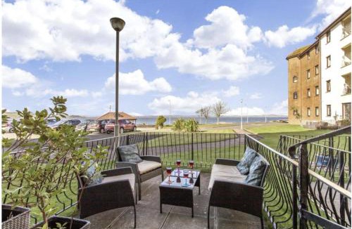 Largs Apartment | Bellevue Apartment