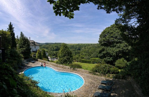 Looe House | Bellevue Manor, Pool, Beach, Wedding, Retreat, 10min walk to Looe, Sleeps 24+