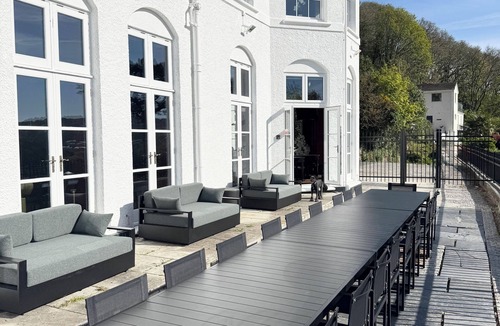 Looe House | Bellevue Manor, Pool, Beach, Wedding, Retreat, 10min walk to Looe, Sleeps 24+