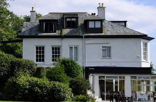 Looe House | Bellevue Manor, Pool, Beach, Wedding, Retreat, 10min walk to Looe, Sleeps 24+