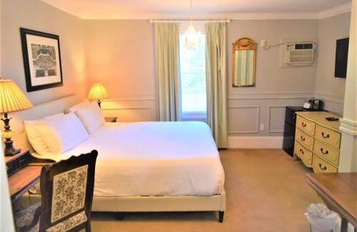 Top of the Hill Bed & Breakfast | Bellevue Manor