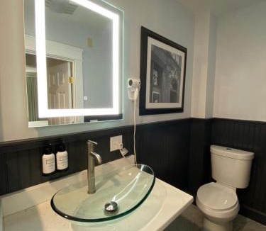Top of the Hill Bed & Breakfast | Bellevue Manor
