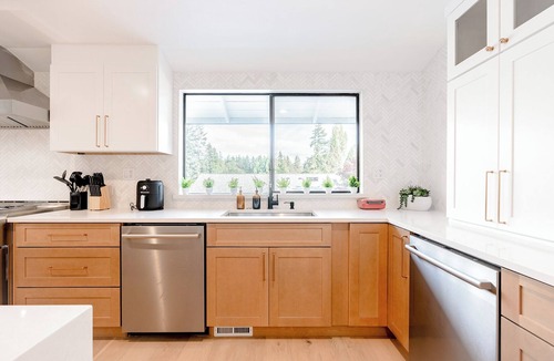 Northeast Bellevue House | Bellevue Oasis with 6 BR Haven & Pool!