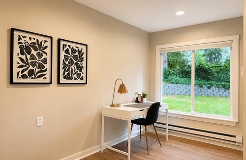 Northeast Bellevue House | Bellevue Pet friendly 1BR Attached Unit