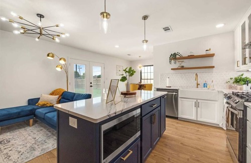 Richardson House | Bellini House/Modern 3BD Near Dallas & MAJOR INTERNATIONAL SPORTING EVENT