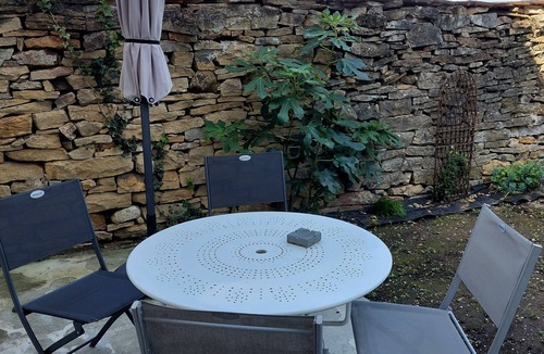 Saint-Romain-de-Jalionas Apartment | BELLOGIA APARTMENT 3km from the medieval town of Crémieu