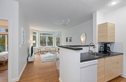 Belltown Apartment | Belltown's Flower Moon, near The Space Needle