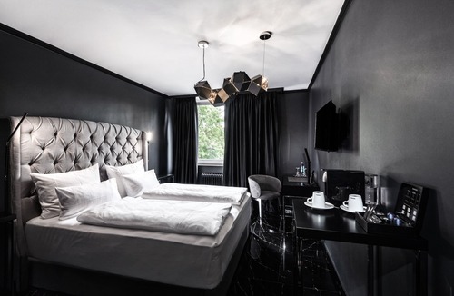 Old Town Hotel | Belmont Classic