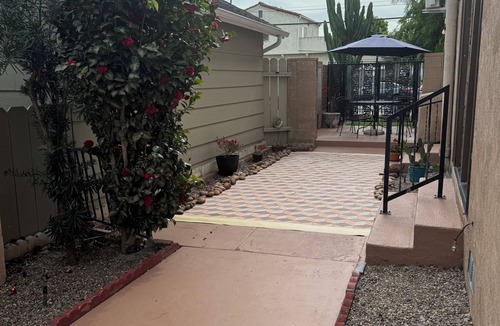 Belmont Heights House | Belmont Heights 2-bedroom. Quick Walk to 2nd St and Beach