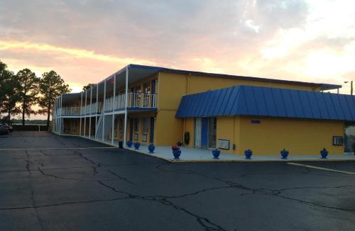 Hampton Hotel | Belmont Inn and Suites