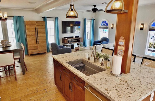 Belmont Shore House | Belmont Shore,2 Blocks to Beach,World Cup,Sleeps 6